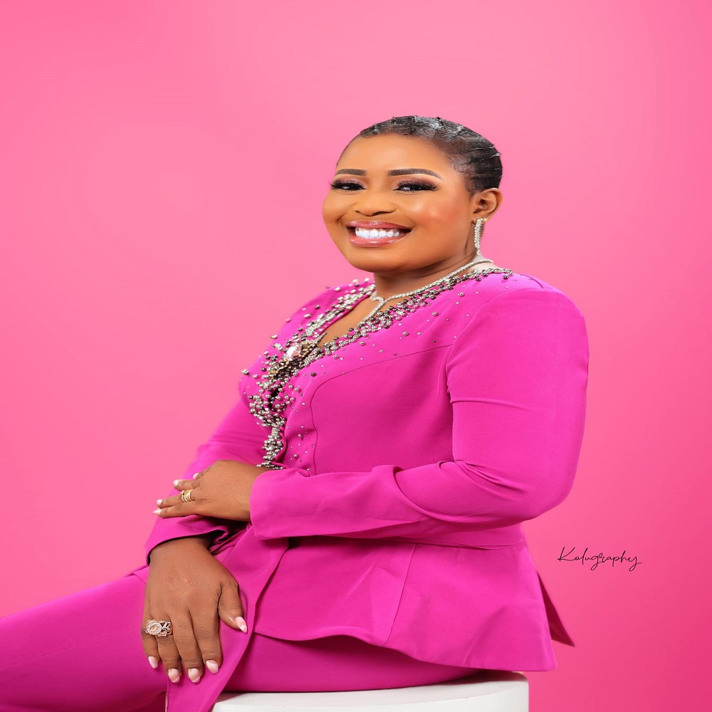 Monique – Intro

